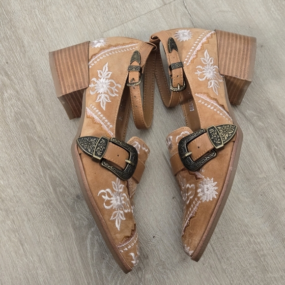 Anthropologie Silent D Embroidered Heeled Loafers Boho Suede Leather Tan Size 37 - Picture 4 of 11
